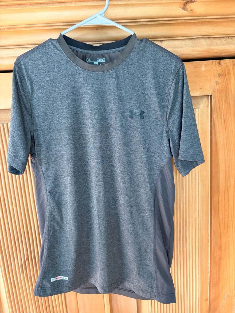 Under Armour HeatGear Fitted T-Shirt Size MD Gray Athletic Workout